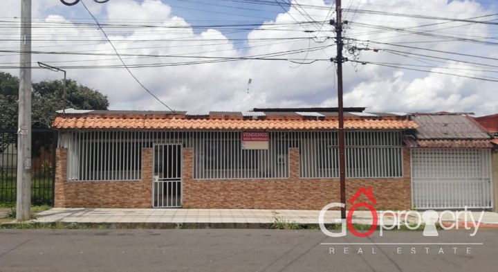 Venta de casa de uso mixto en el centro de Tibás